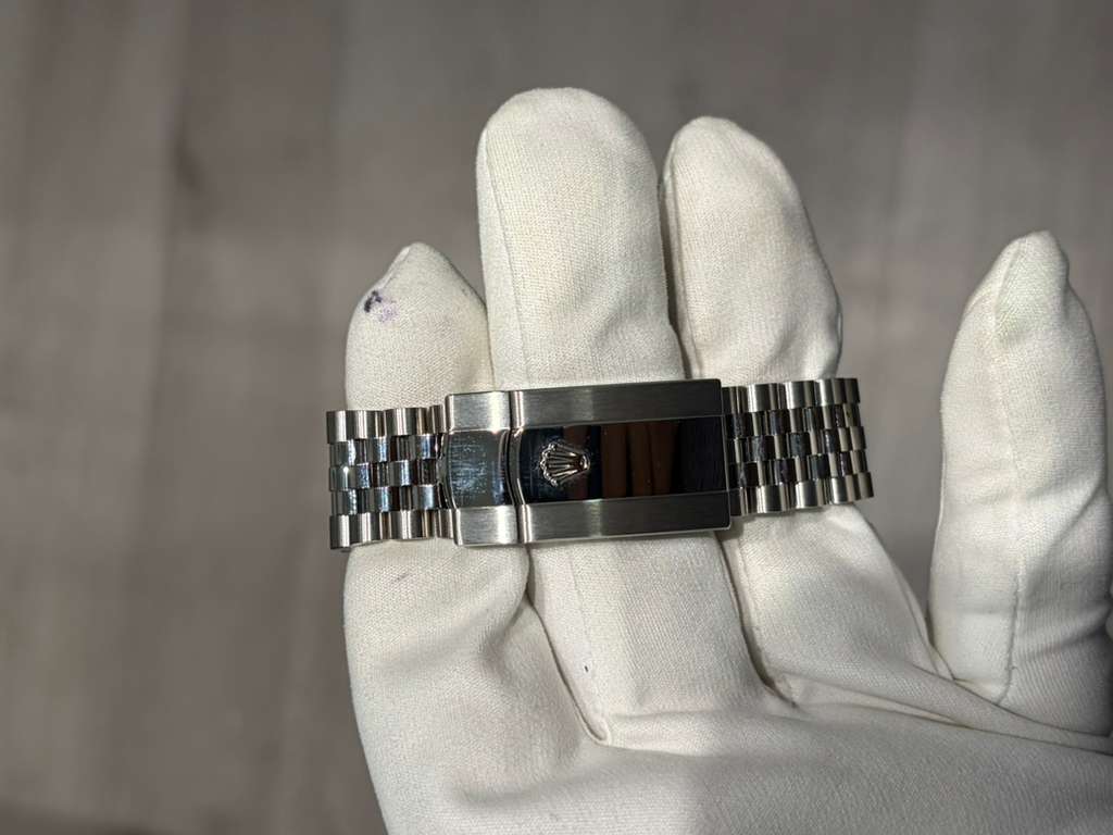 Rolex Stainless Steel Datejust 41 Date Watch - 41 MM - Jubilee Bracelet - Smooth Bezel - Blue Dial - 126300 blij