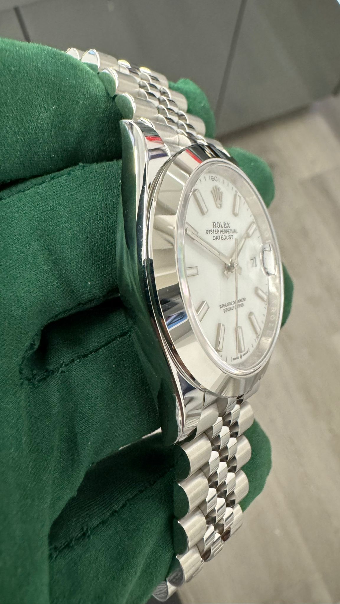 Rolex Stainless Steel Datejust 41 Date Watch - 41 MM - Jubilee Bracelet - Smooth Bezel - White Dial - 126300 wij