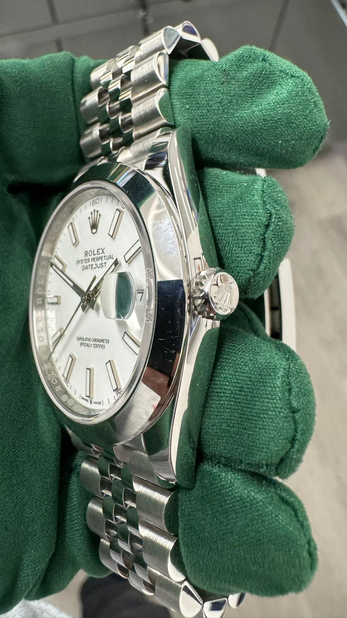 Rolex Stainless Steel Datejust 41 Date Watch - 41 MM - Jubilee Bracelet - Smooth Bezel - White Dial - 126300 wij