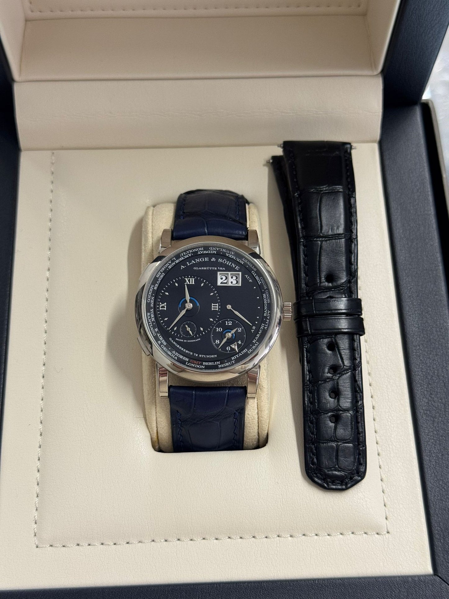 A.Lange & Söhne Lange 1 - 41.9 MM - White Gold - Black Dial - 136.029