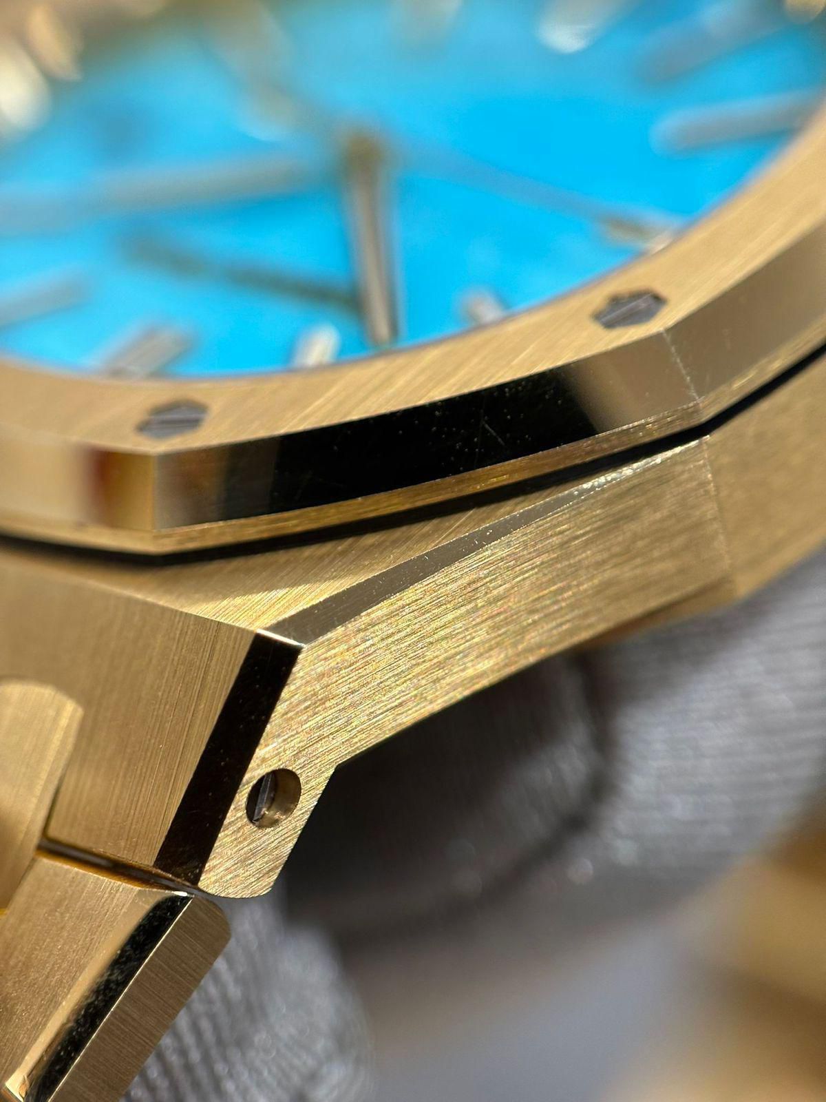 Audemars Piguet - Royal Oak - 37 MM - Yellow Gold - Limited Edition - Turquoise Dial - 15550BA.OO.1356BA.01