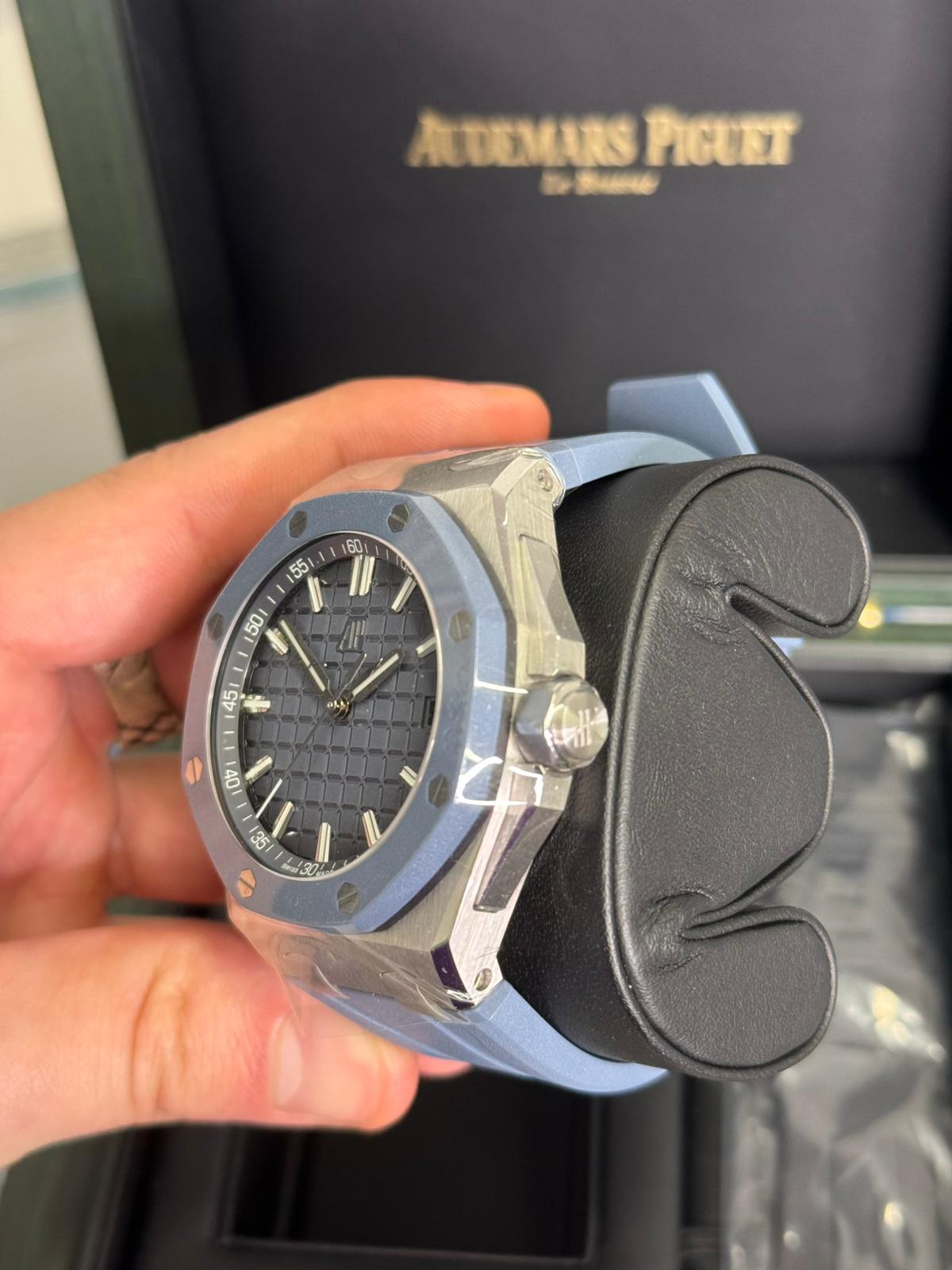 Audemars Piguet Royal Oak - 43 MM - Stainless Steel - Blue Dial - 15605SK.OO.A350CA.01