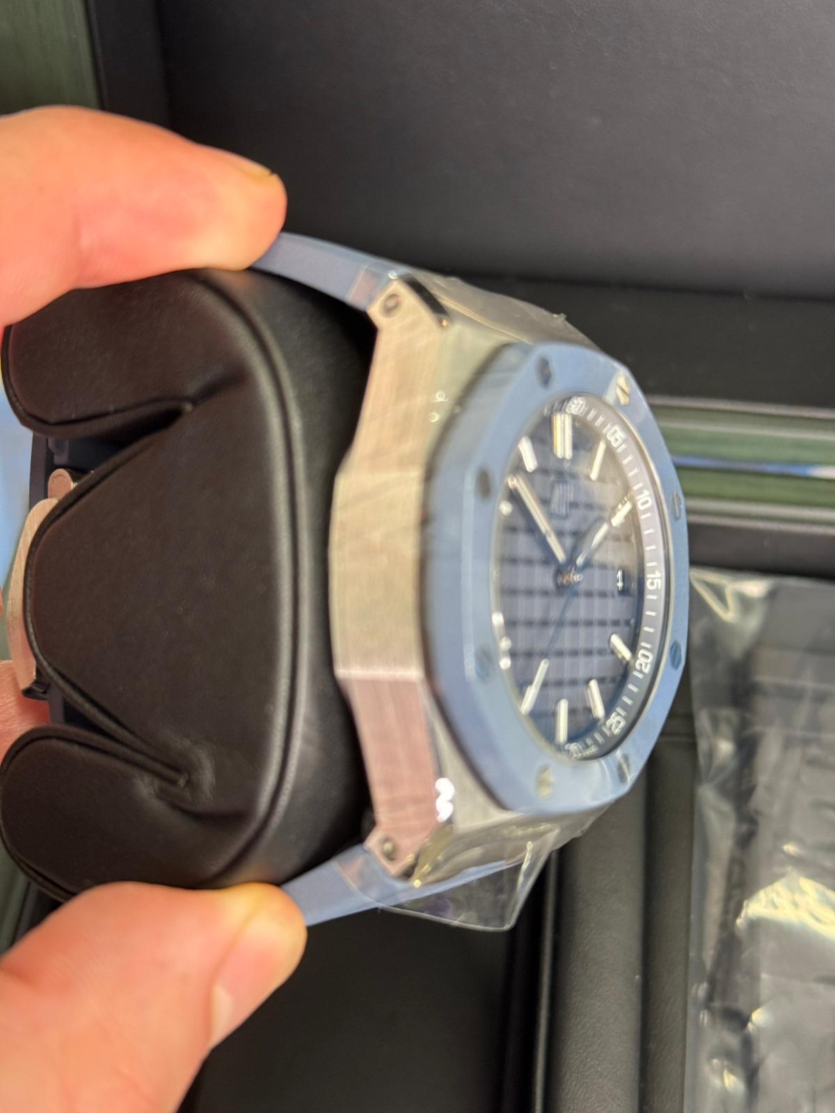 Audemars Piguet Royal Oak - 43 MM - Stainless Steel - Blue Dial - 15605SK.OO.A350CA.01