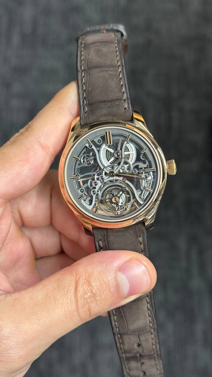 H. Moser & Cie Endeavour Tourbillon Skeleton - 40 MM - Red Gold - Skeleton Dial - Leather Bracelet - 1814-0400