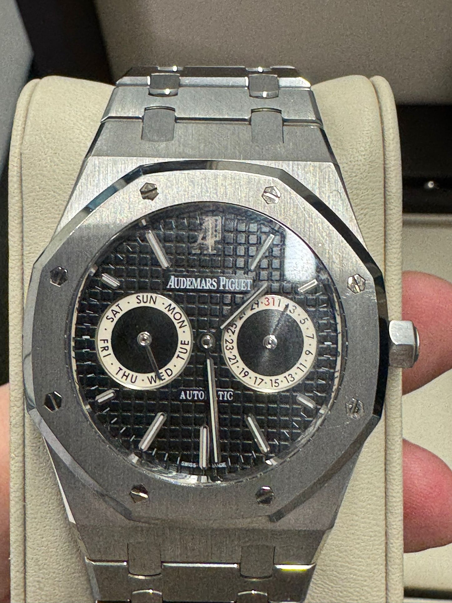 Audemars Piguet Royal Oak - 40 MM - Stainless Steel - Black Dial - 26330ST.00.1220ST.01