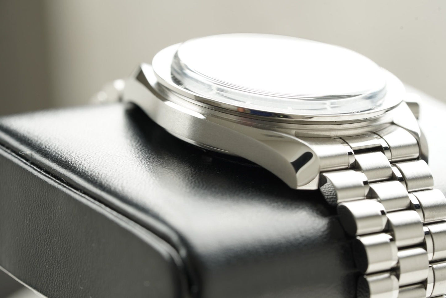 Omega Speedmaster Stainless Steel 42 MM - Stainless Steel Bracelet - Black Dial - 310.30.42.50.01.002