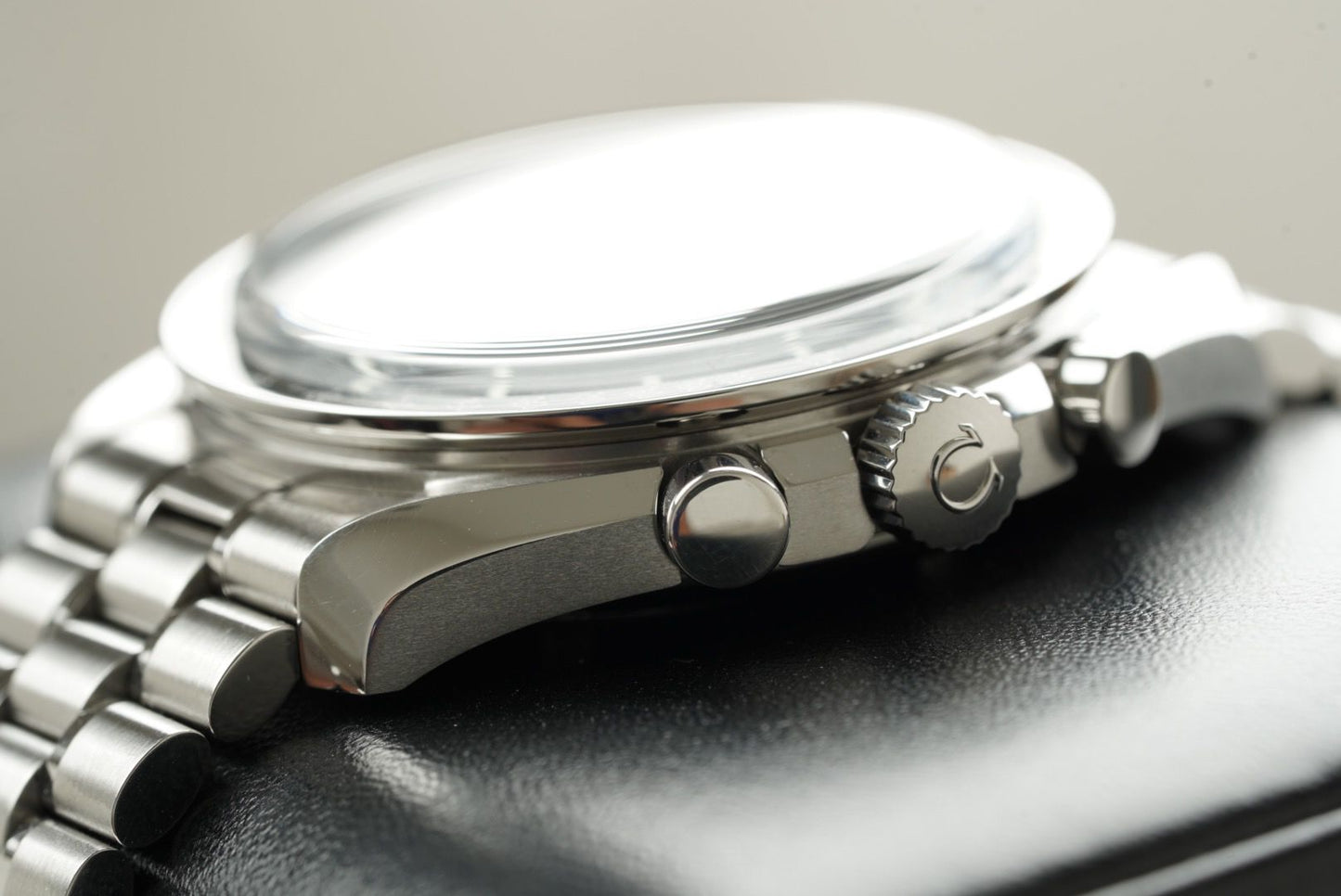 Omega Speedmaster Stainless Steel 42 MM - Stainless Steel Bracelet - Black Dial - 310.30.42.50.01.002