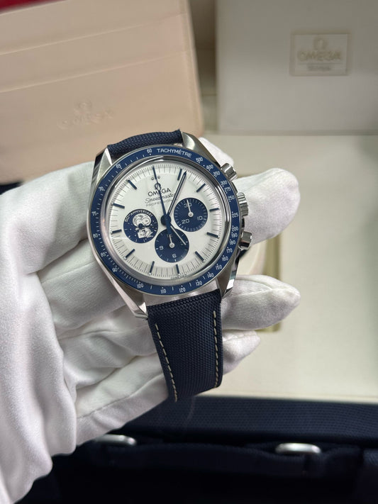 Omega Speedmaster "Silver Snoopy Award" 50th Anniversary Stainless Steel 42 MM - Coated Nylon Fabric Bracelet - Silver Dial - 310.32.42.50.02.001