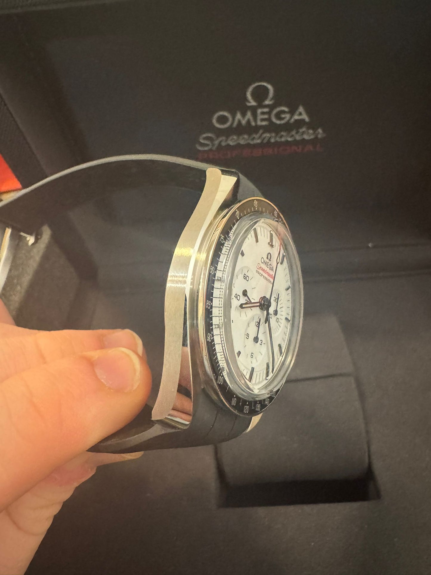 Omega Speedmaster Moonwatch Professional - Stainless Steel - 42 MM - Black Rubber Bracelet - White Dial - 310.32.42.50.04.001