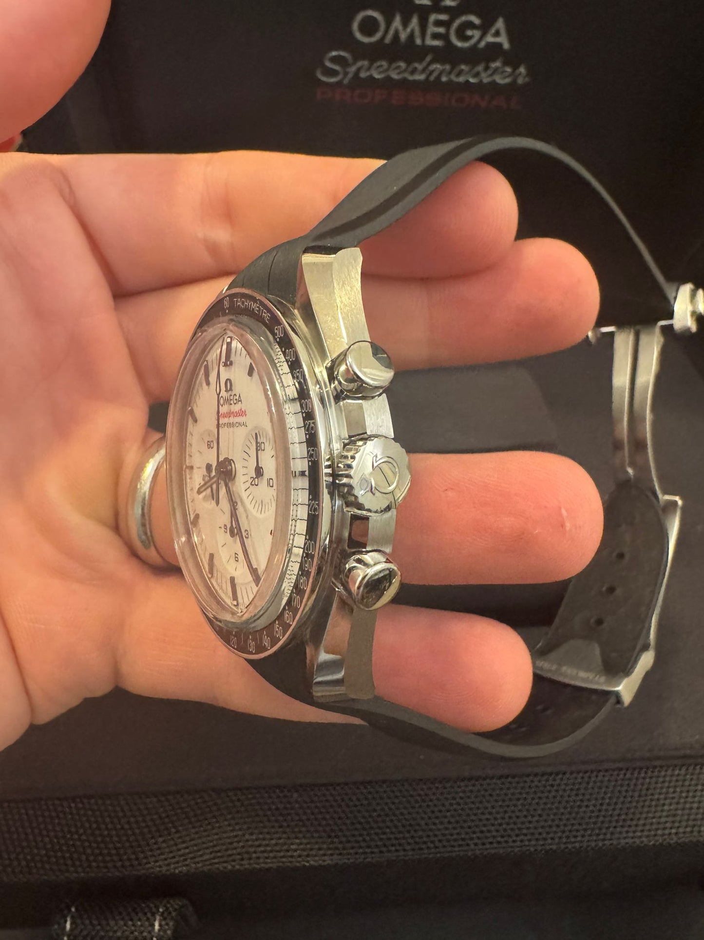 Omega Speedmaster Moonwatch Professional - Stainless Steel - 42 MM - Black Rubber Bracelet - White Dial - 310.32.42.50.04.001