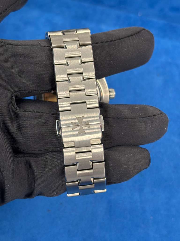 Vacheron Constantin - Overseas - 41 MM - Stainless Steel - Blue Dial - 4520V/210A-B128