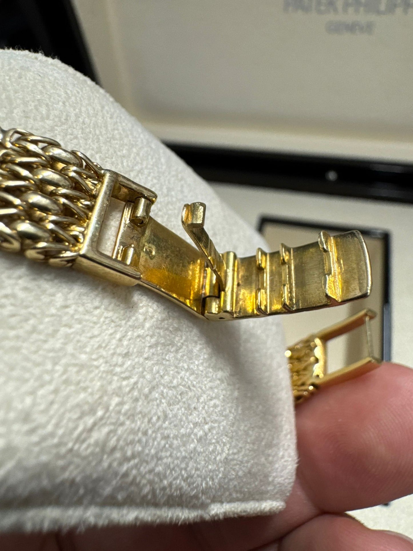 Patek Philippe Golden Ellipse - Yellow Gold - 20 MM x 23.5 MM - Blue Dial - 4764/1j