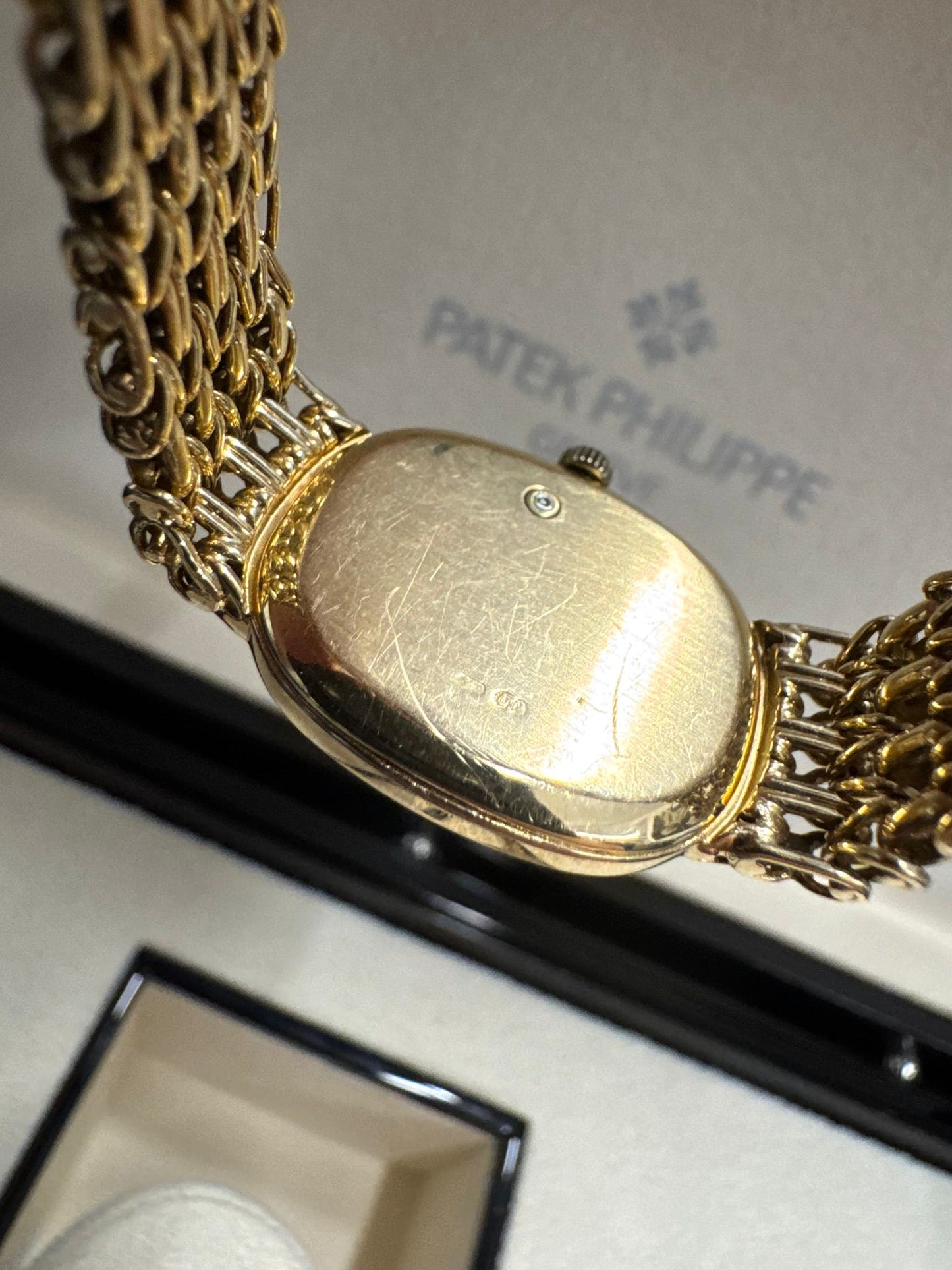 Patek Philippe Golden Ellipse - Yellow Gold - 20 MM x 23.5 MM - Blue Dial - 4764/1j