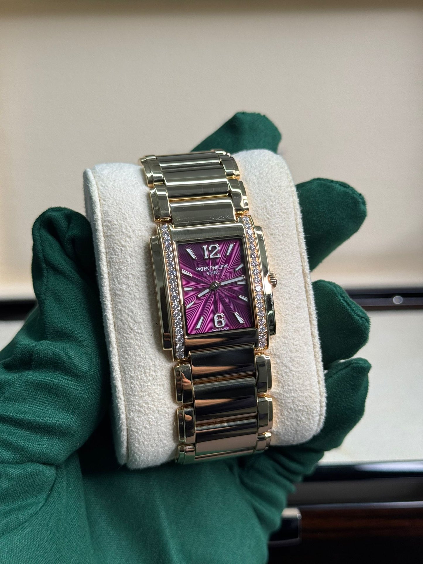 Patek Philippe Twenty~4 - 25.1 x 30 MM - Rose Gold - 4910/1201R