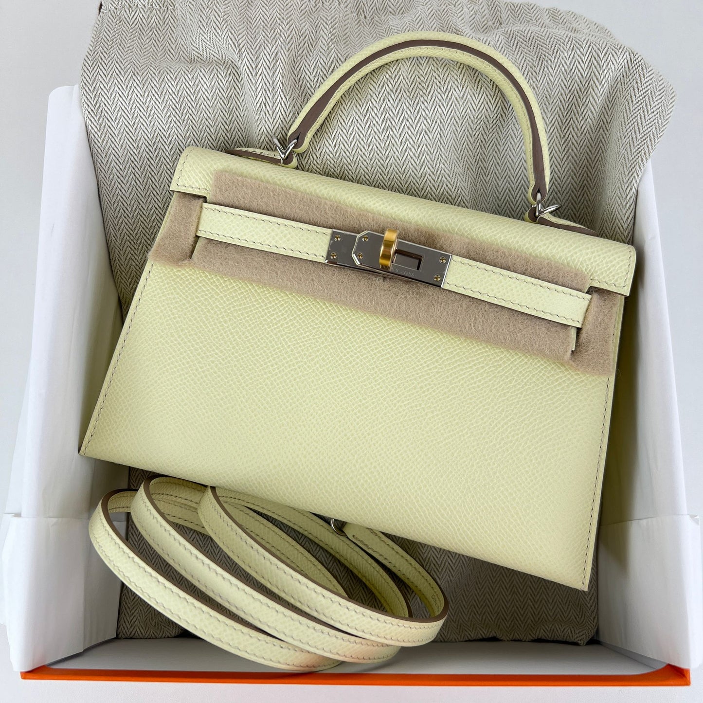 Hermès Kelly Sellier 20 - Jaune Milton Epsom - Enamel Hardware - K20JMEEHW