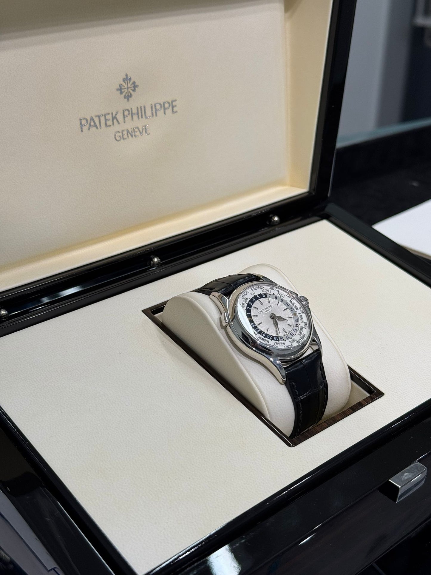 Patek Philippe Complications - World Time - 38 MM - White Gold - 5110G