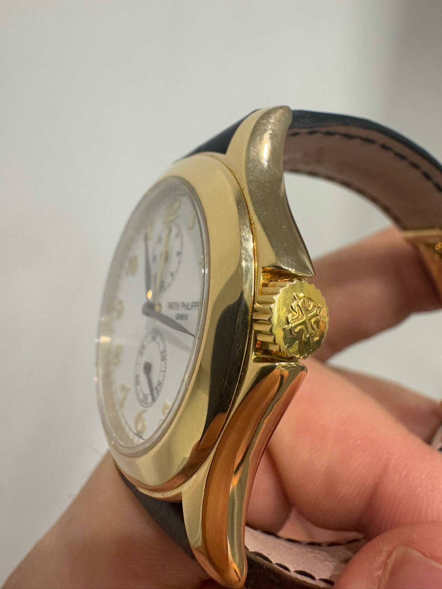 Patek Philippe Calatrava Travel Time - 37 MM - Yellow Gold - 5134J