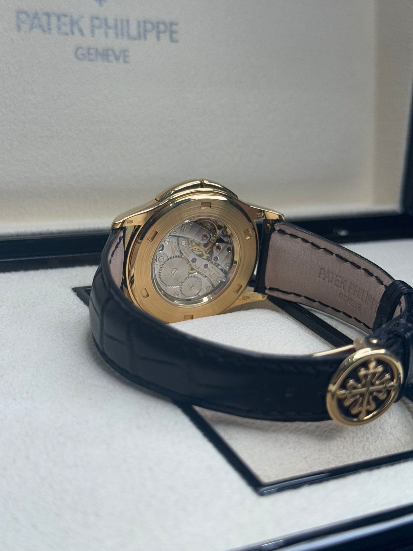 Patek Philippe Calatrava Travel Time - 37 MM - Yellow Gold - 5134J