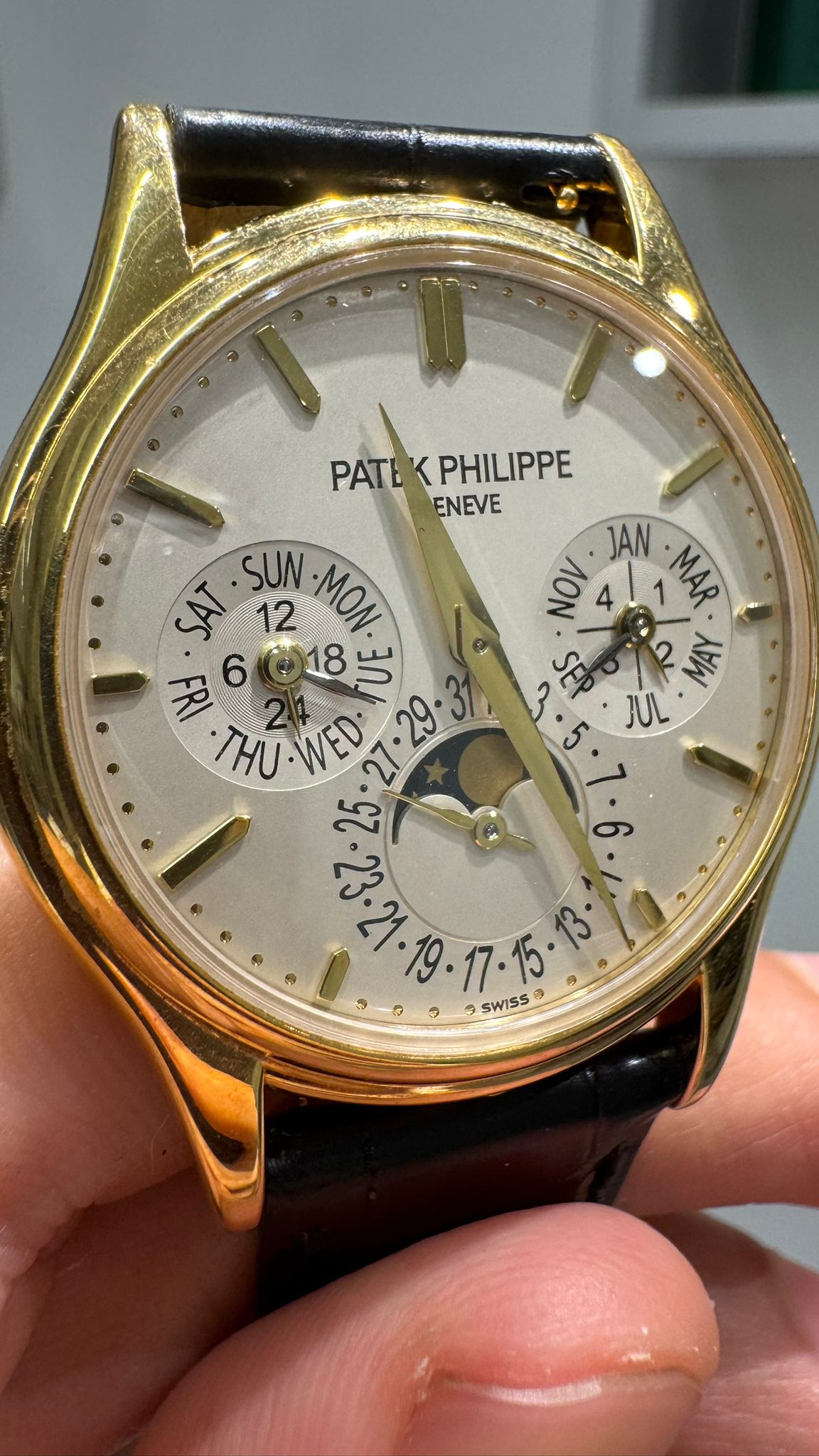 Patek Philippe Grand Complications - Moonphase and Perpetual Calendar - 37.2 MM - Yellow Gold - Silver Dial - Brown Leather Strap - 5140J-001