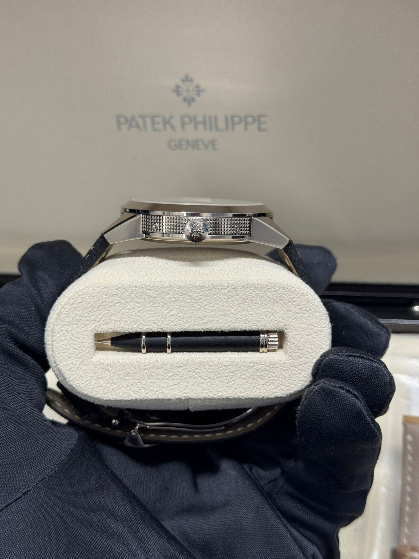 Patek Philippe Complications - Moonphase - White Gold - 41 MM - 5326G-001