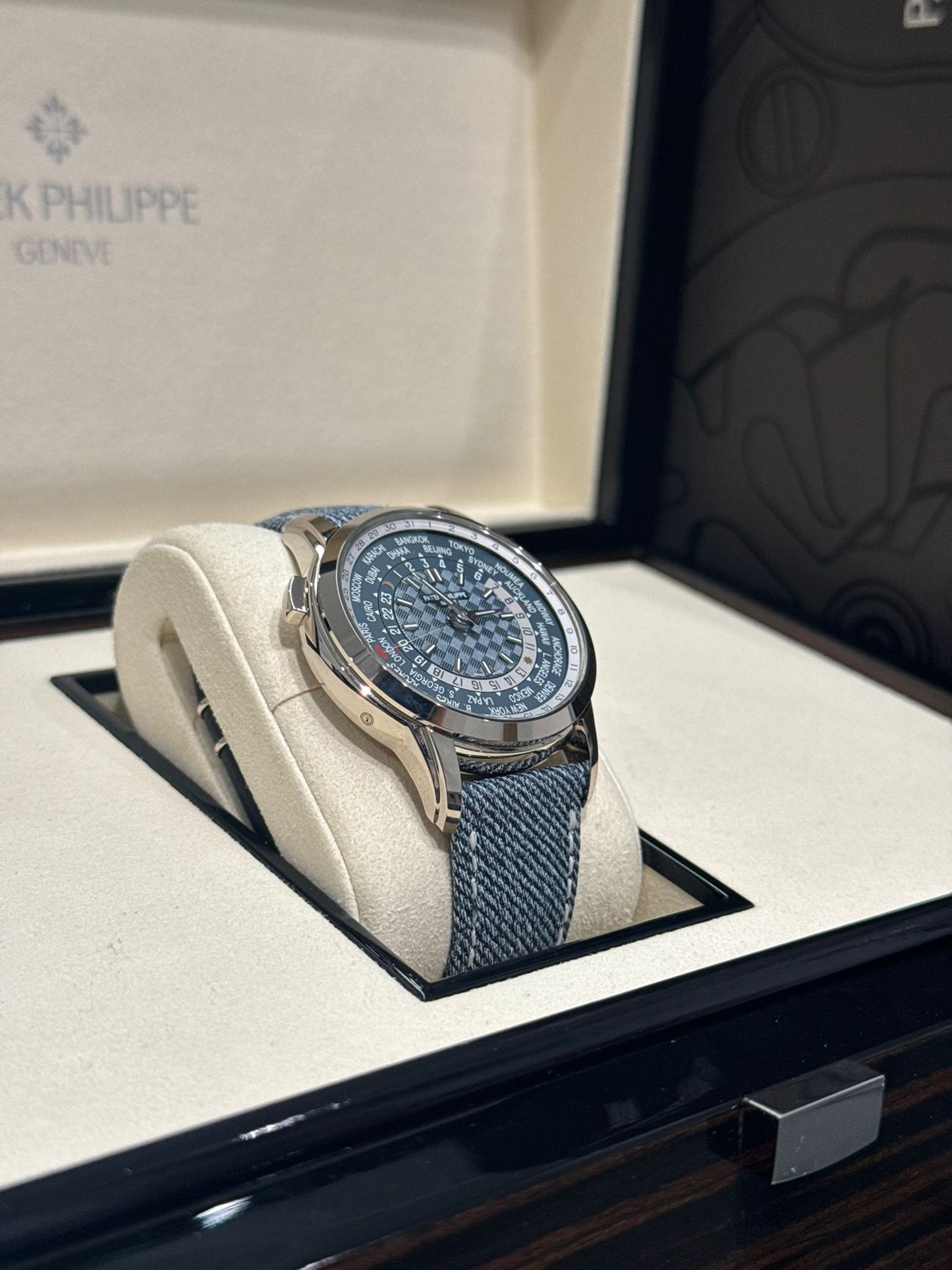Patek Philippe Complications - World Time - White Gold - 40 MM - 5330G/001