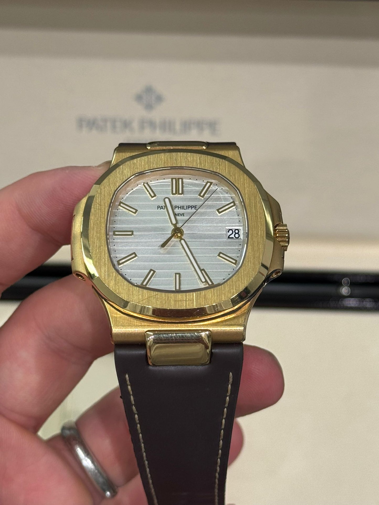 Patek Philippe Nautilus - 43 x 38 MM - Yellow Gold - 5711J