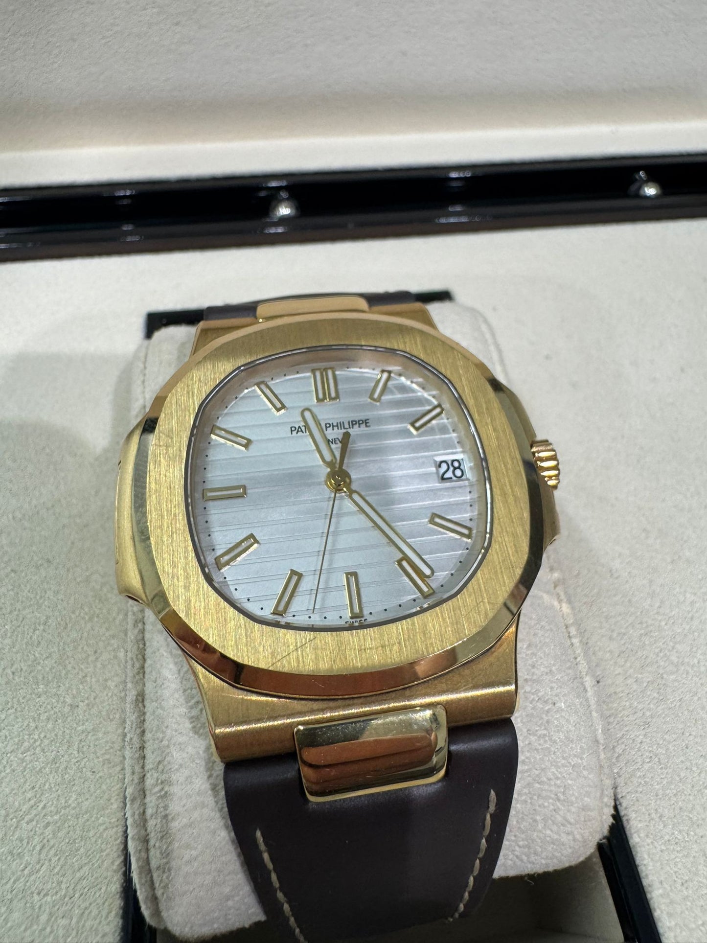 Patek Philippe Nautilus - 43 x 38 MM - Yellow Gold - 5711J