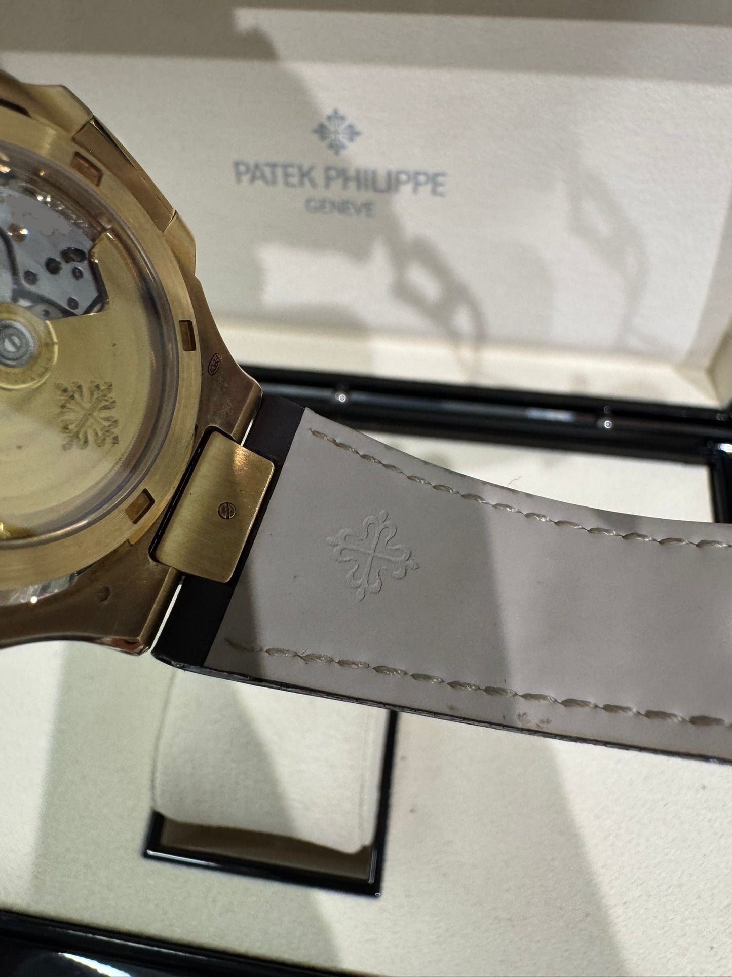 Patek Philippe Nautilus - 43 x 38 MM - Yellow Gold - 5711J
