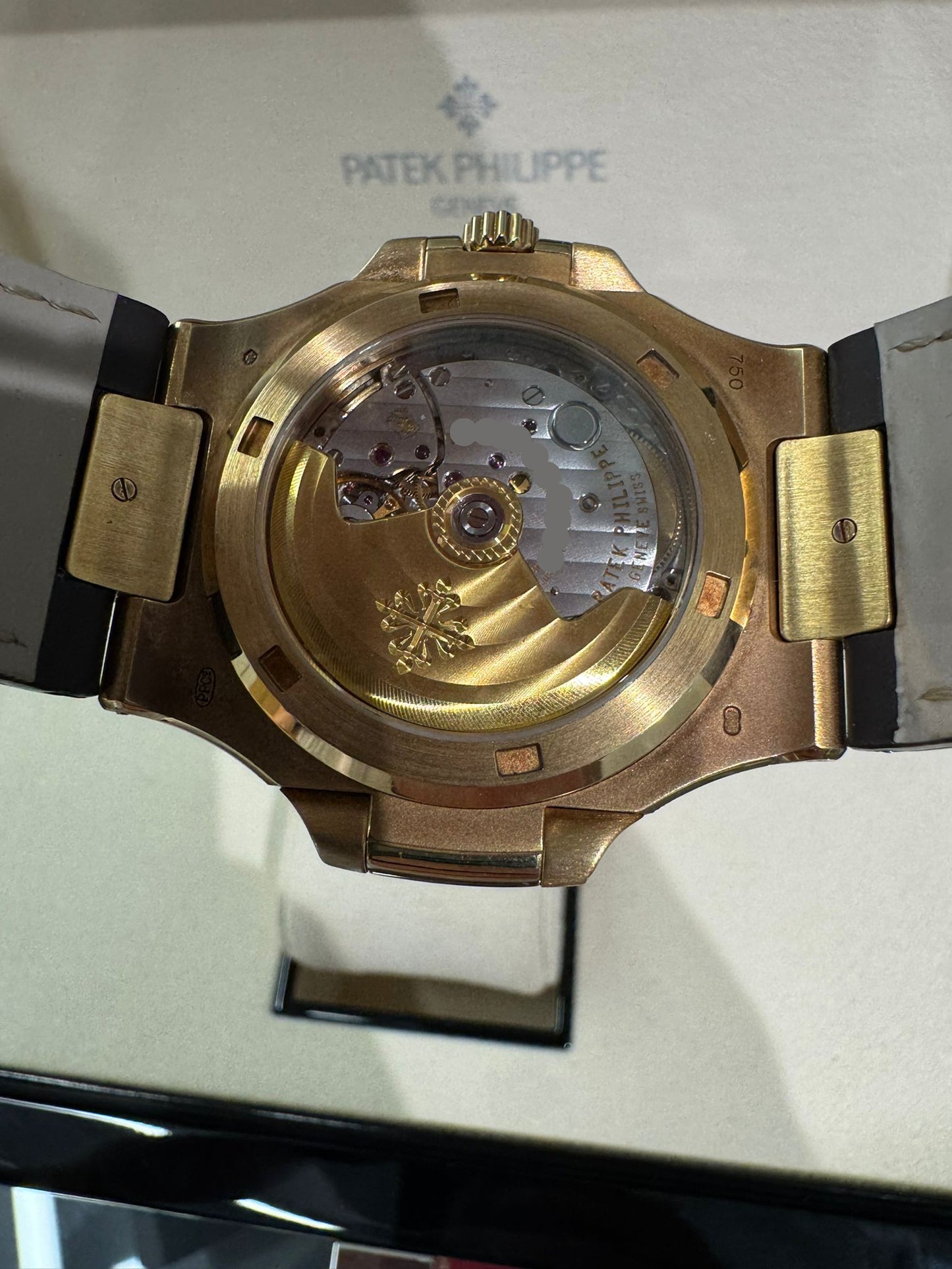 Patek Philippe Nautilus - 43 x 38 MM - Yellow Gold - 5711J