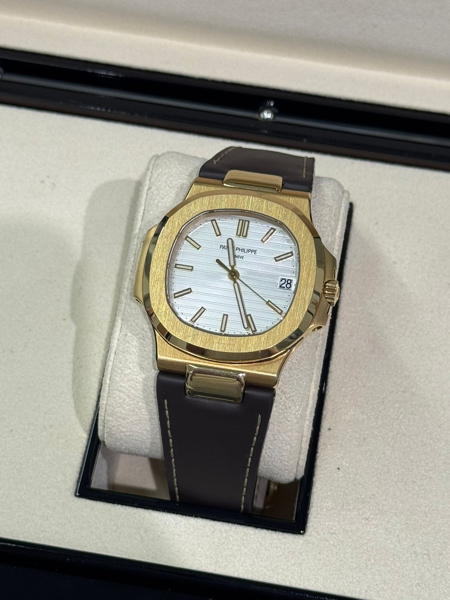 Patek Philippe Nautilus - 43 x 38 MM - Yellow Gold - 5711J