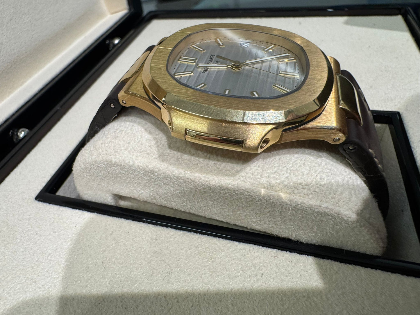Patek Philippe Nautilus - 43 x 38 MM - Yellow Gold - 5711J