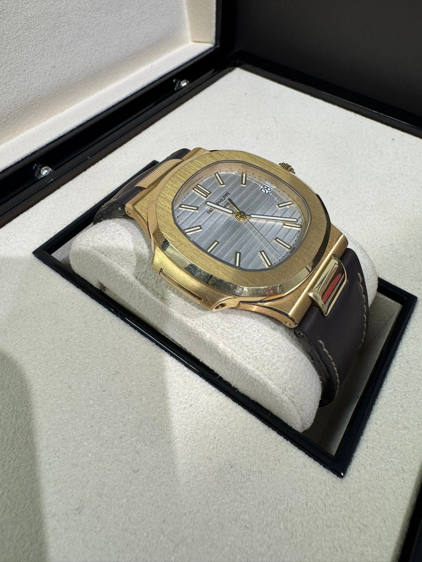 Patek Philippe Nautilus - 43 x 38 MM - Yellow Gold - 5711J