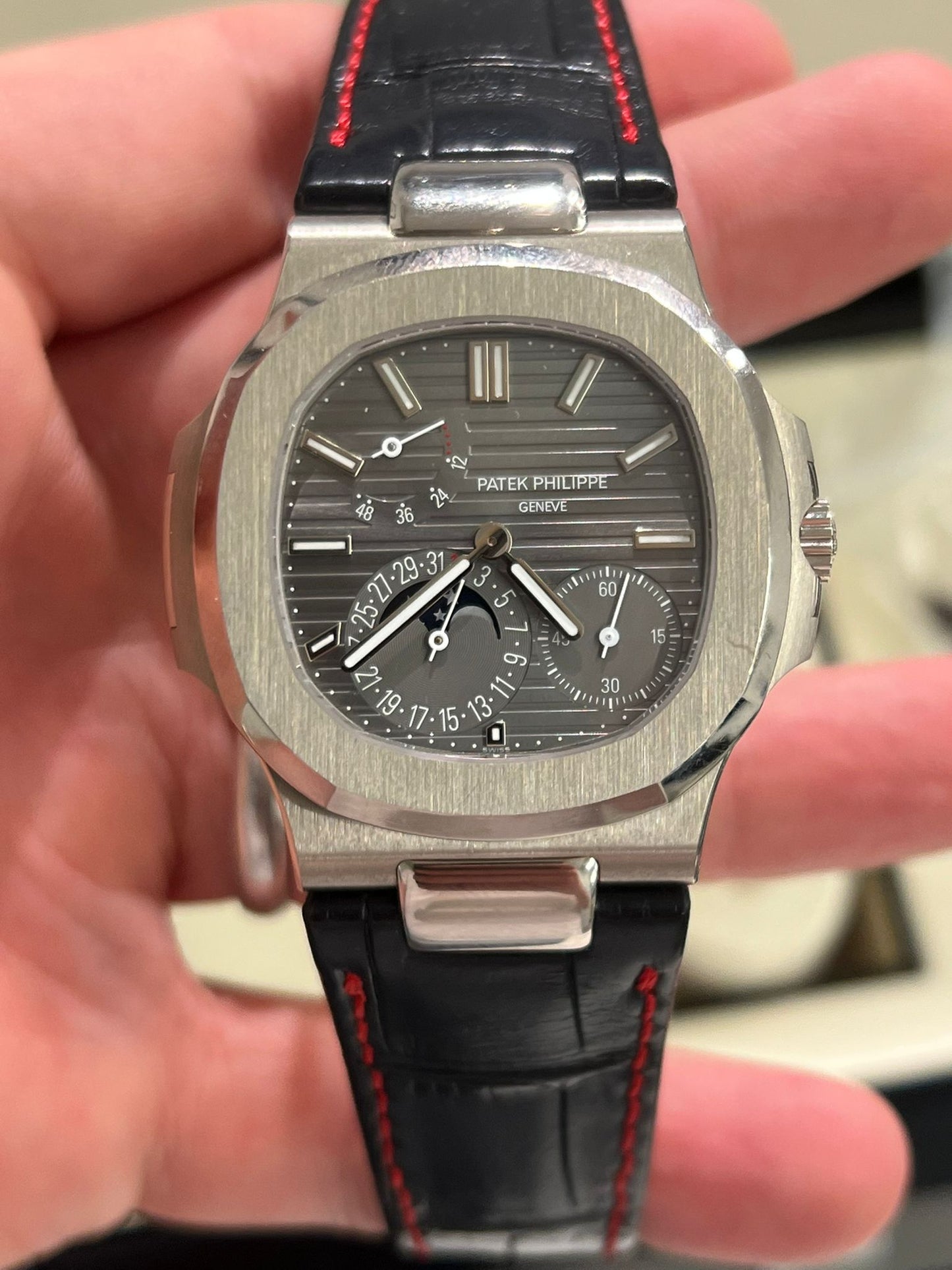 Patek Philippe Nautilus - Moonphase - 40 MM - White Gold - 5712G-001