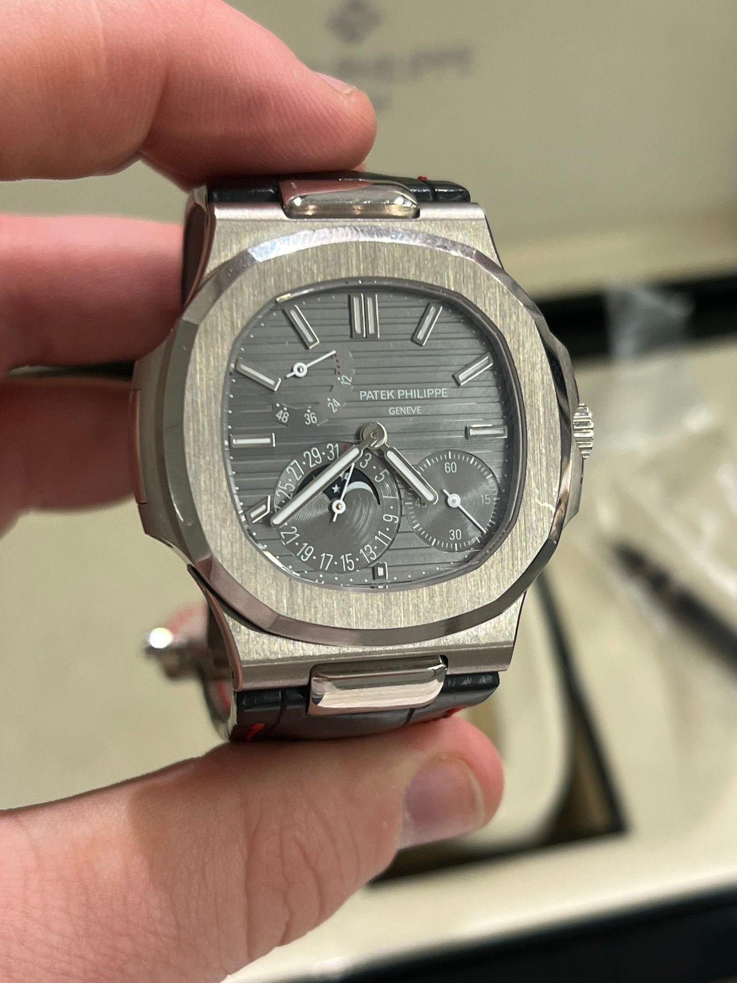 Patek Philippe Nautilus - Moonphase - 40 MM - White Gold - 5712G-001
