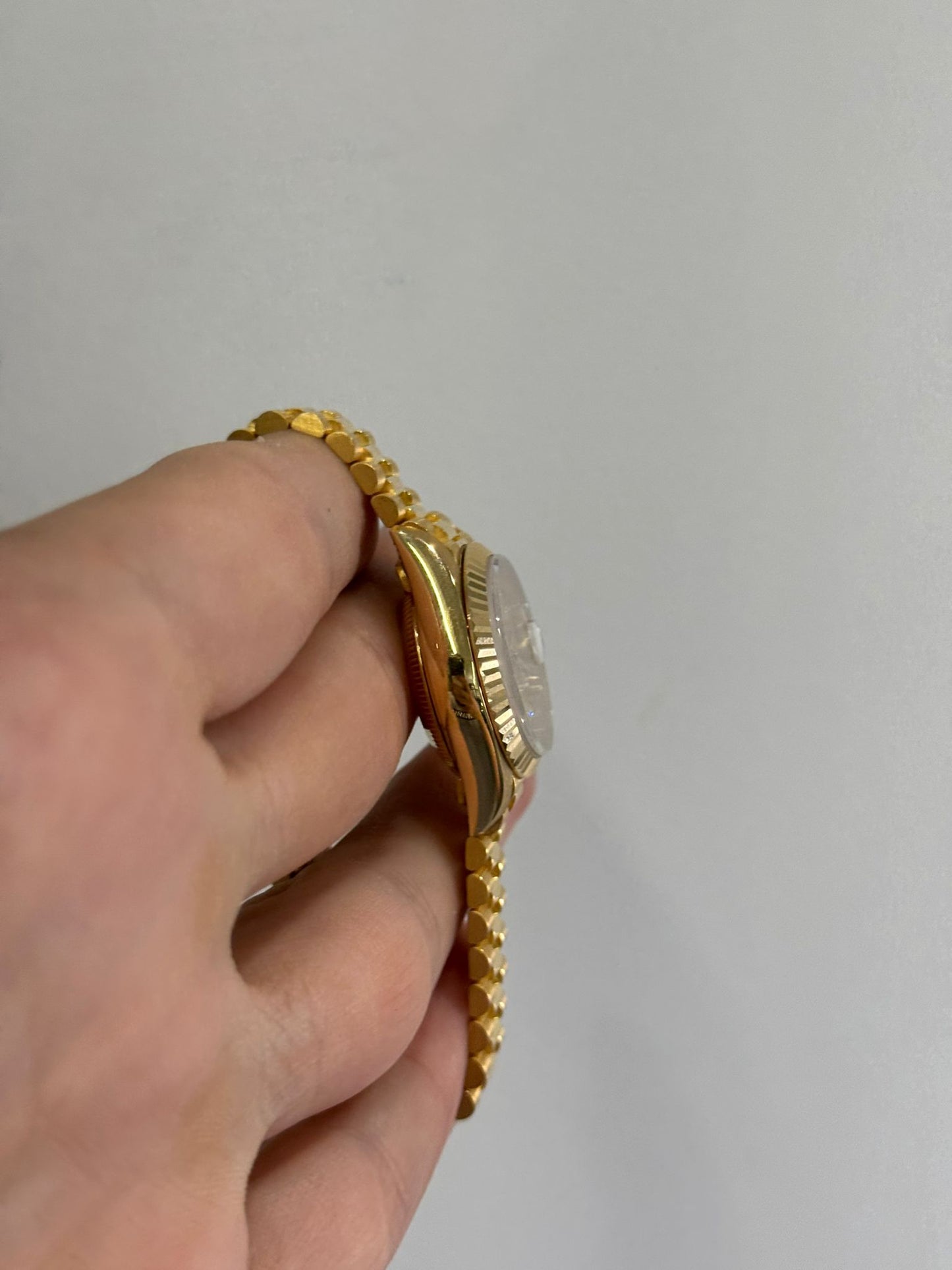 Rolex Datejust - 26 MM - Yellow Gold - President Bracelet - Fluted Bezel - Champagne Diamond Dial - 68178 chdp