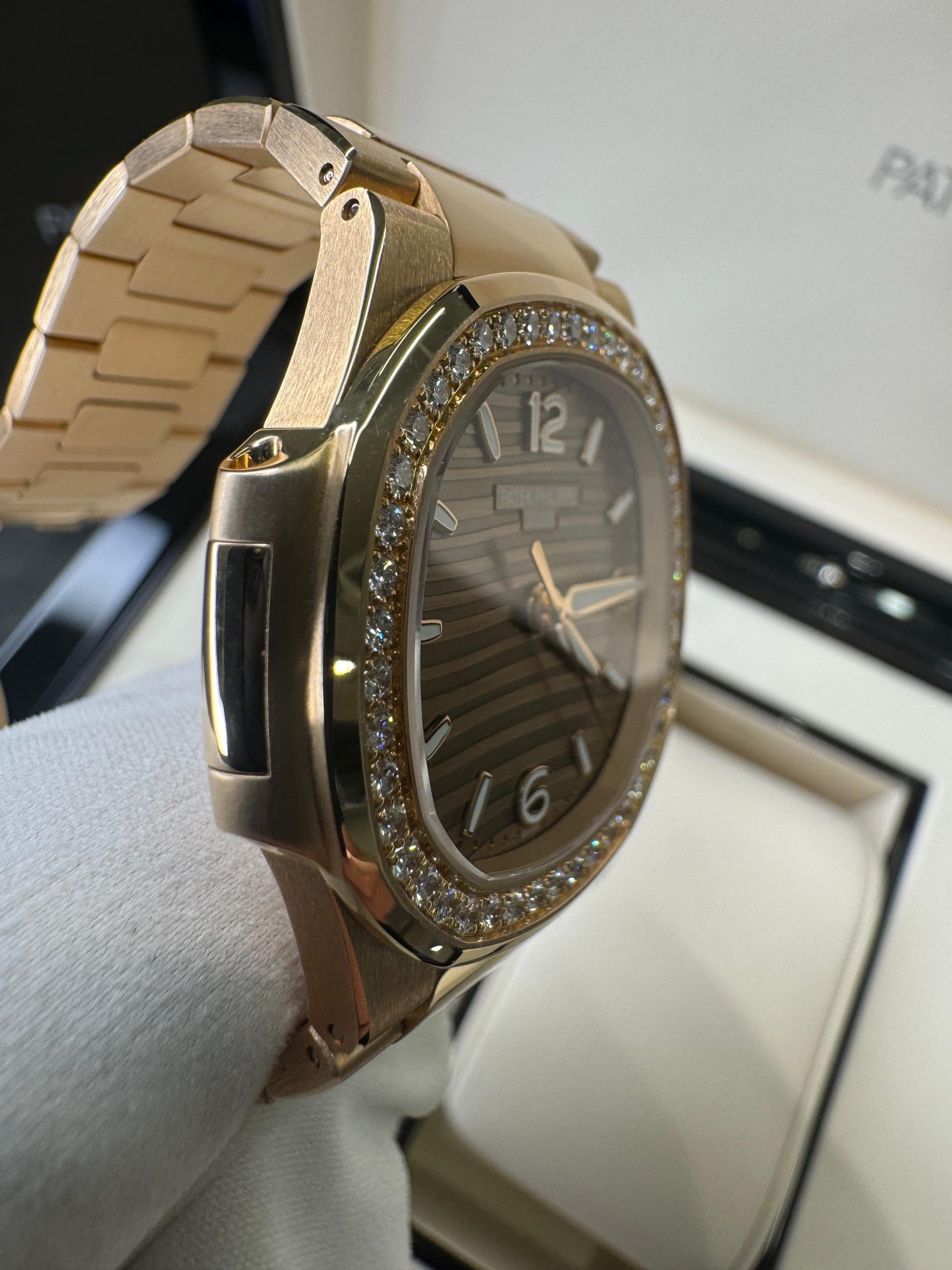 Patek Philippe Nautilus - 32MM - Rose Gold Bracelet - 7010/1R-012