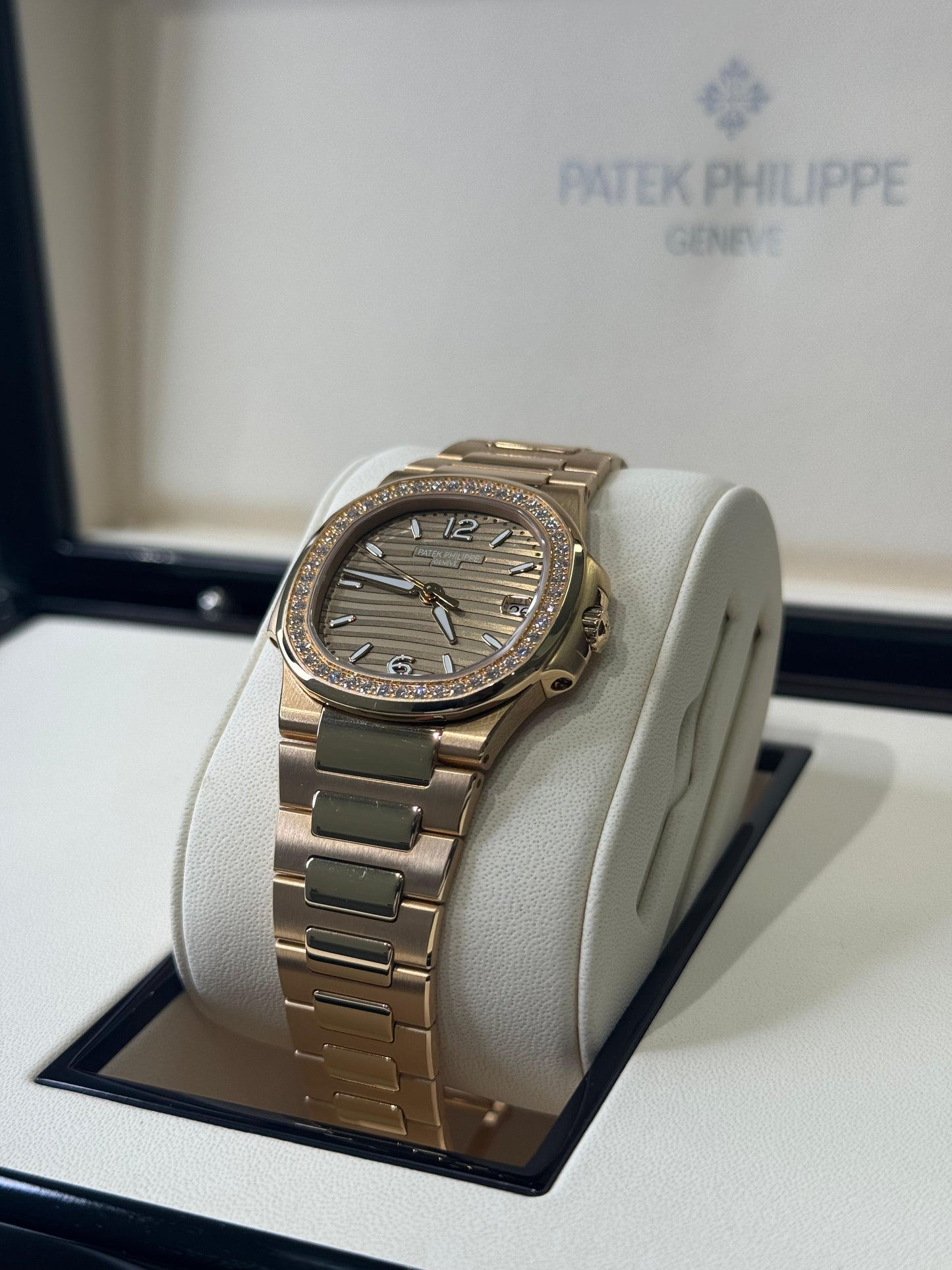 Patek Philippe Nautilus - 32MM - Rose Gold Bracelet - 7010/1R-012