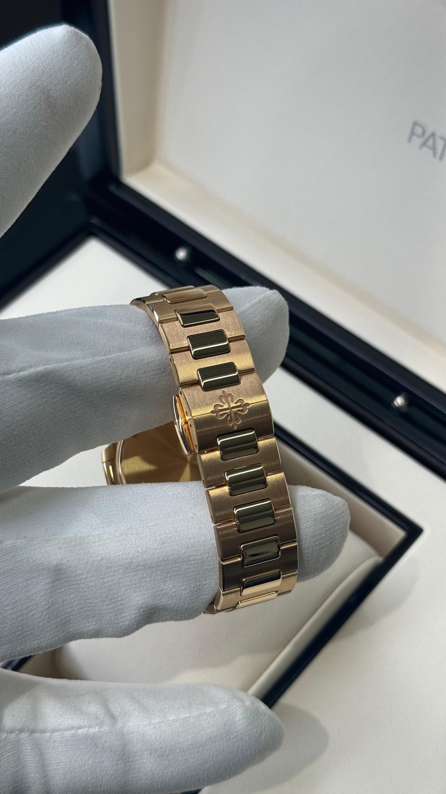 Patek Philippe Nautilus - 32MM - Rose Gold Bracelet - 7010/1R-012