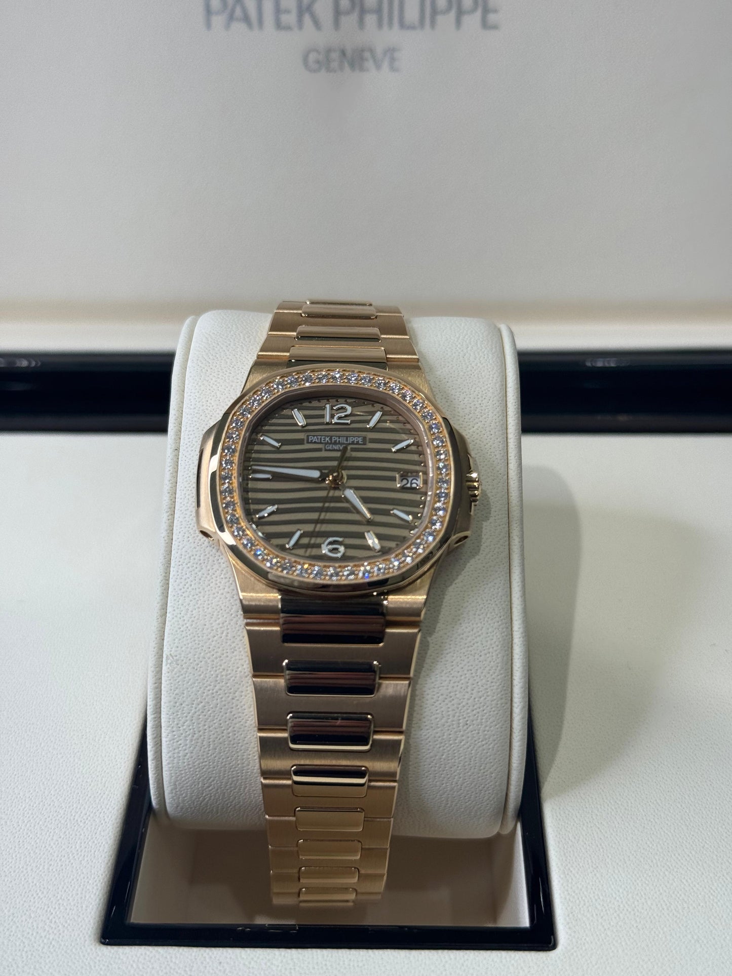 Patek Philippe Nautilus - 32MM - Rose Gold Bracelet - 7010/1R-012