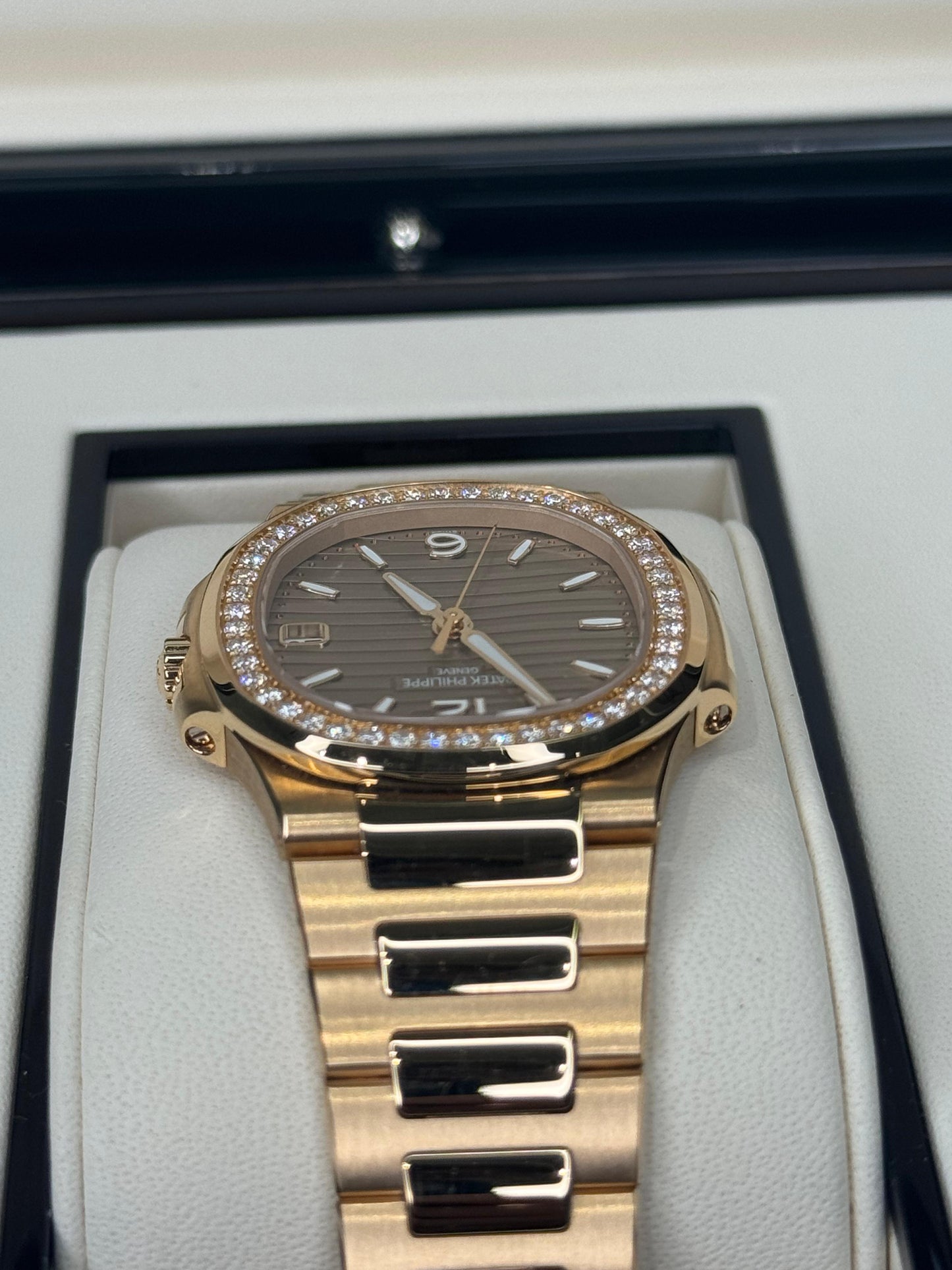 Patek Philippe Nautilus - 32MM - Rose Gold Bracelet - 7010/1R-012