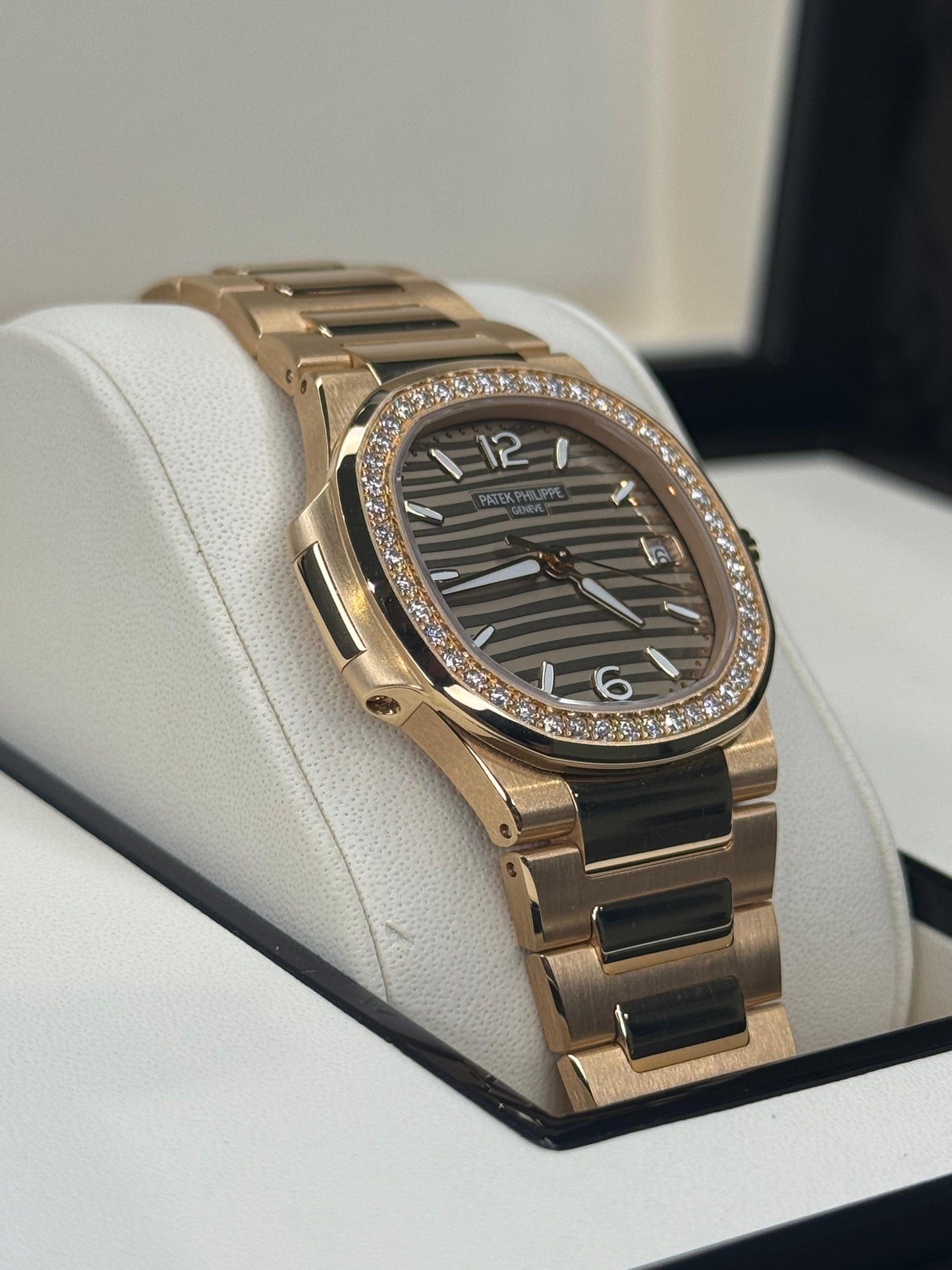 Patek Philippe Nautilus - 32MM - Rose Gold Bracelet - 7010/1R-012