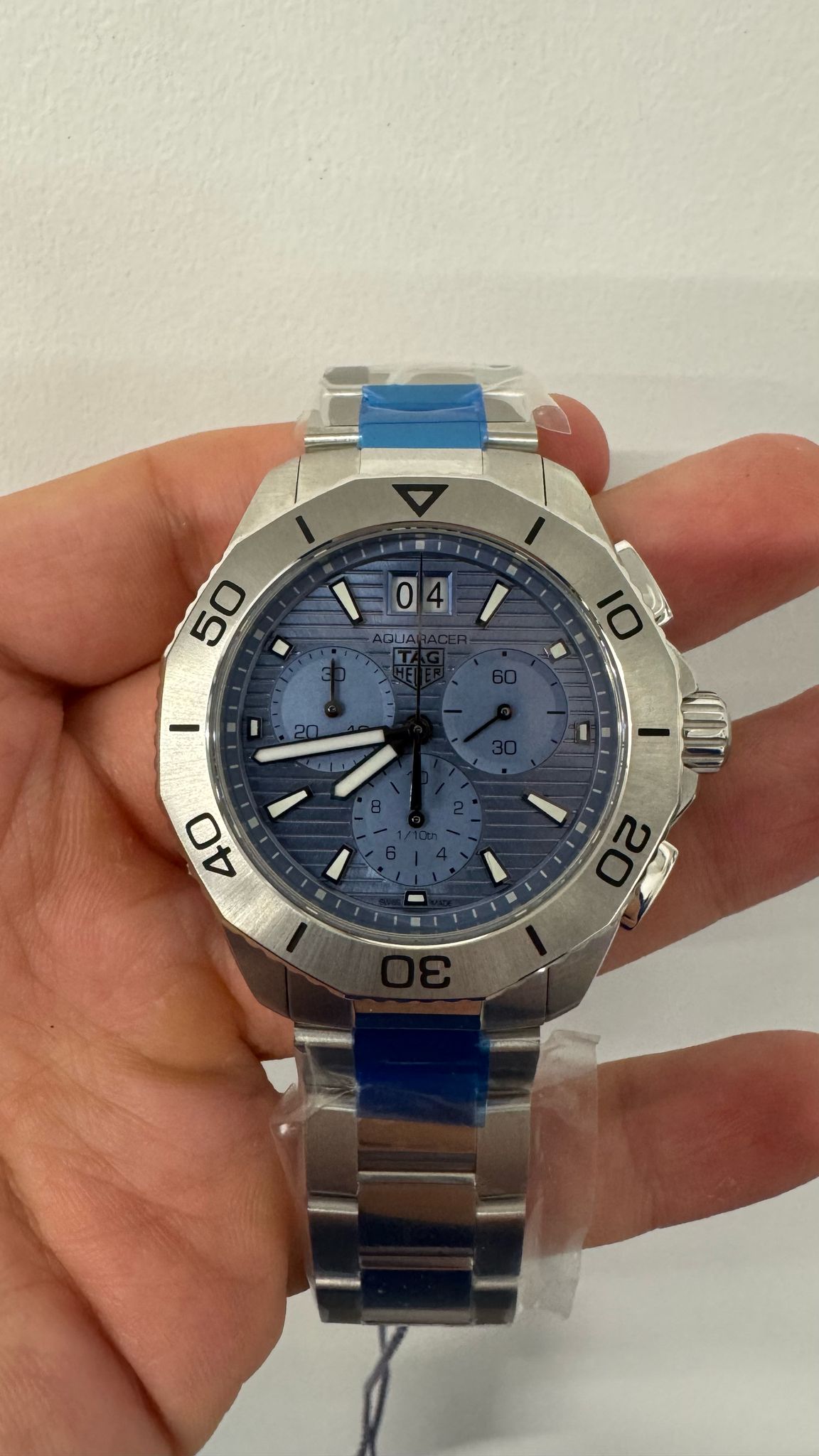 TAG Heuer Aquaracer Professional 200 Date - 40 MM - Stainless Steel - Sunray Brushed Dial - CBP112.BA062