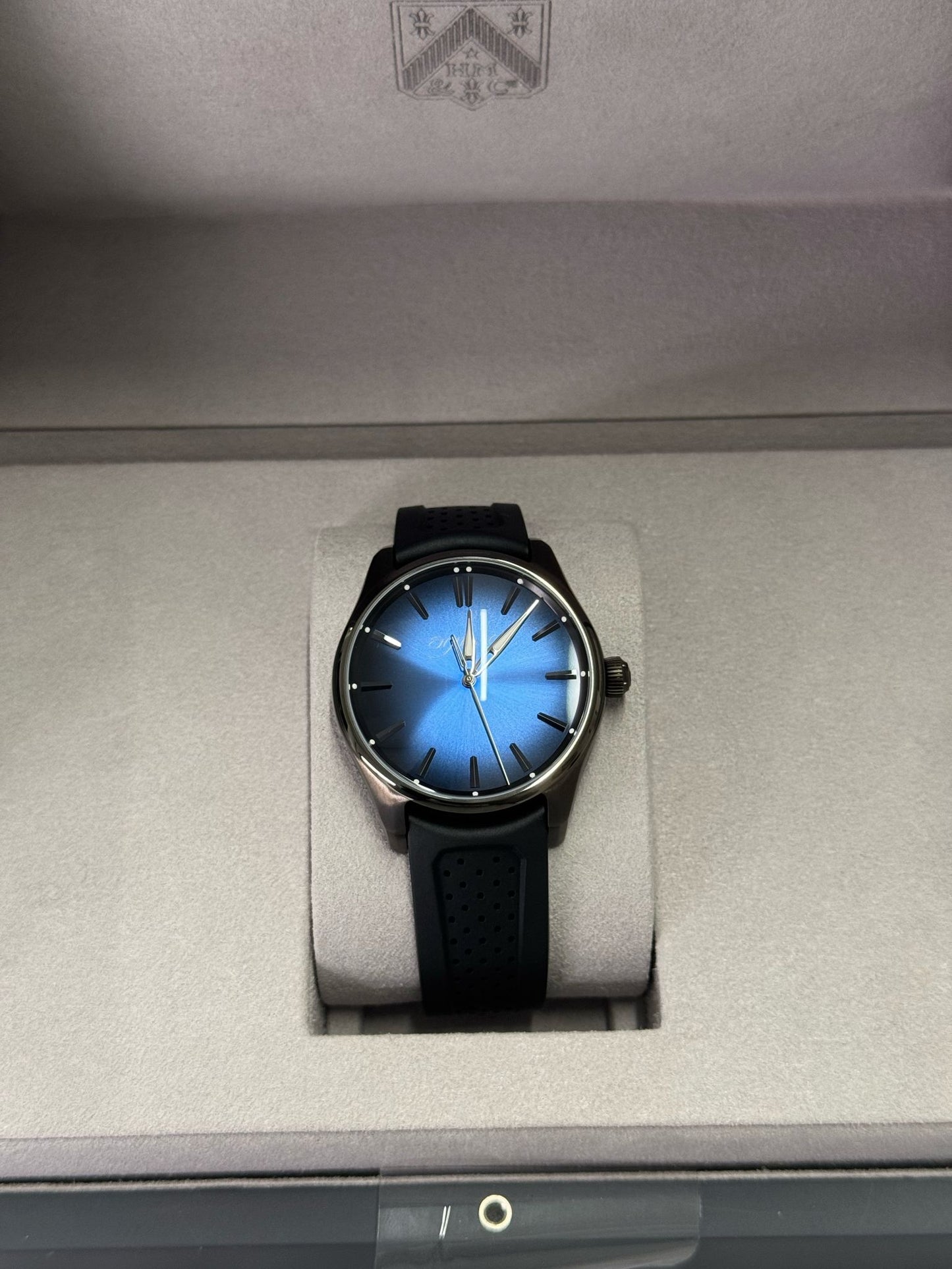 H. Moser & Cie Pioneer Centre Seconds Coated Stainless Steel 43 MM - Black Rubber Strap - Blue Dial - Black Rubber Strap 3200-1205