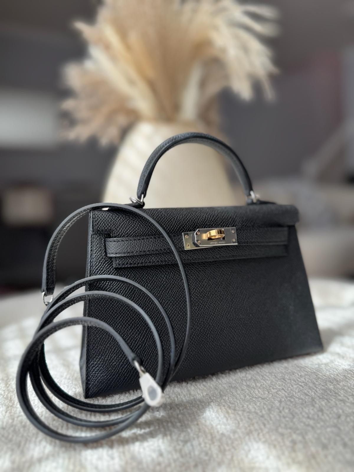 Hermès Mini Kelly 20 - Black Epsom Leather - Electrum Hardware - K Stamp