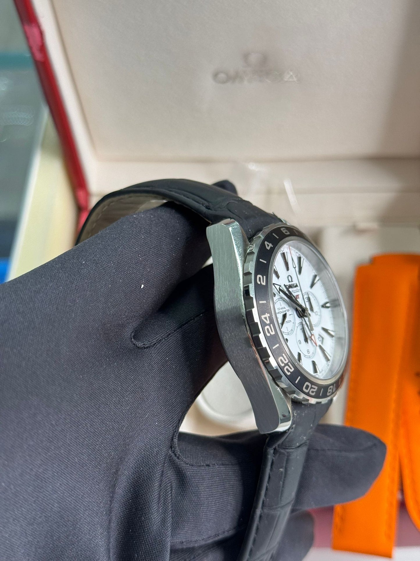 Omega Seamaster Aquaterra 44 MM - Stainless Steel - Leather Bracelet - White Dial - 231.13.44.52.04.001