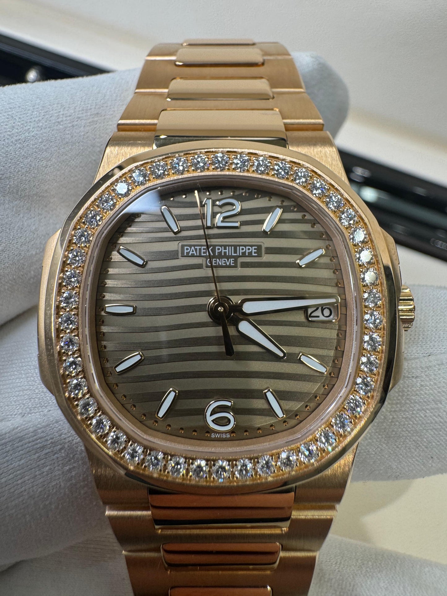 Patek Philippe Nautilus - 32MM - Rose Gold Bracelet - 7010/1R-012