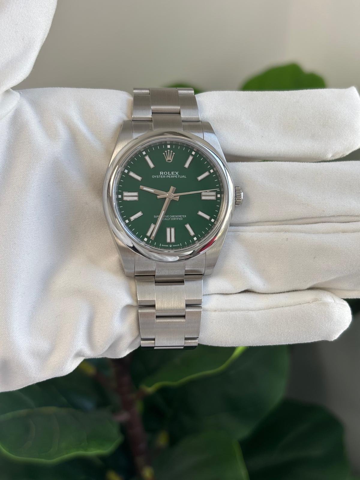 Rolex Stainless Steel Oyster Perpetual no date Watch - 41 MM - Oyster Bracelet - Green Dial - 124300 greio