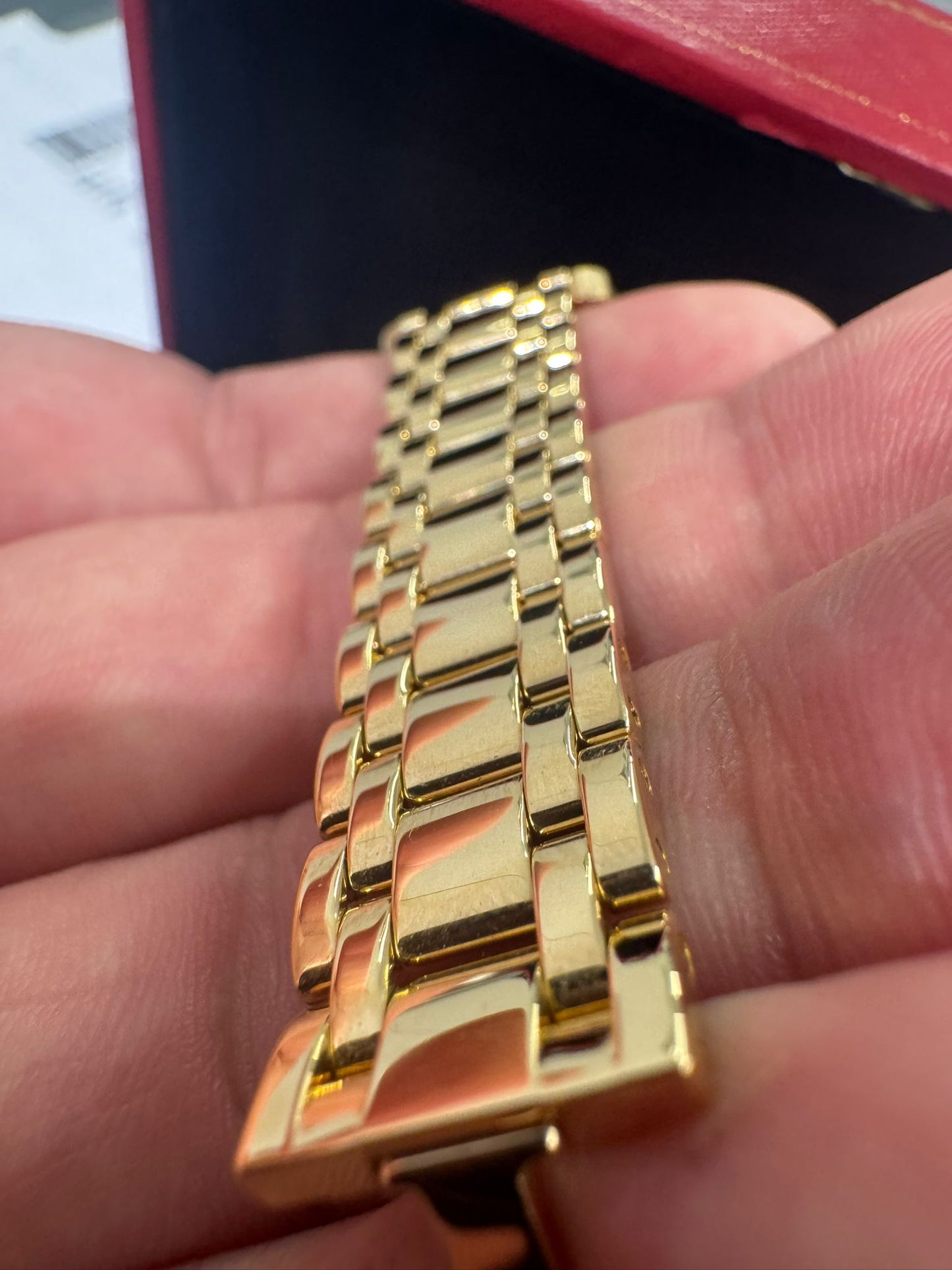 Cartier - Tank Americaine - Ladies Watch - 19.0 MM x 35.0 MM - Yellow Gold - White Dial - W26015K2