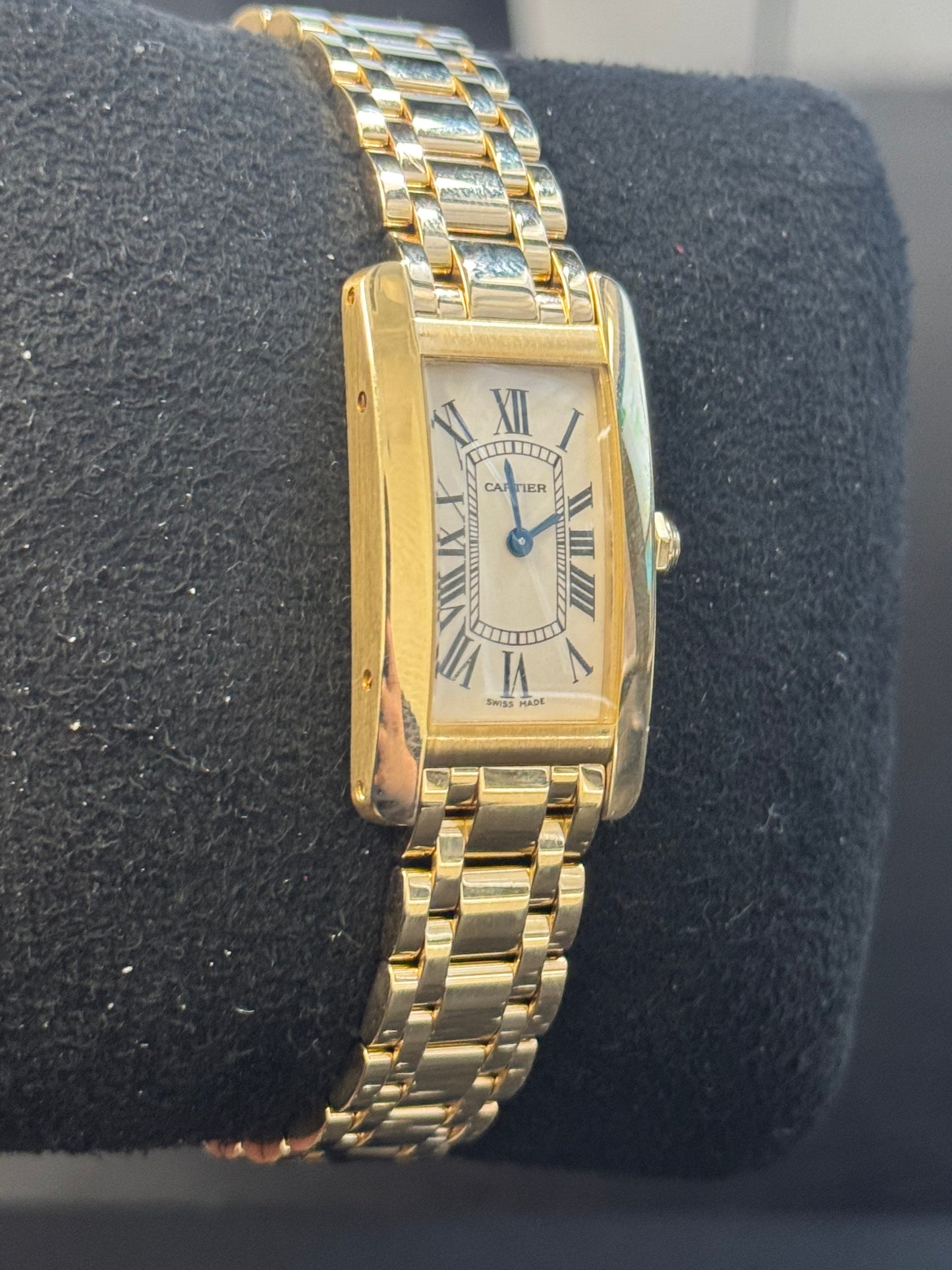 Cartier - Tank Americaine - Ladies Watch - 19.0 MM x 35.0 MM - Yellow Gold - White Dial - W26015K2