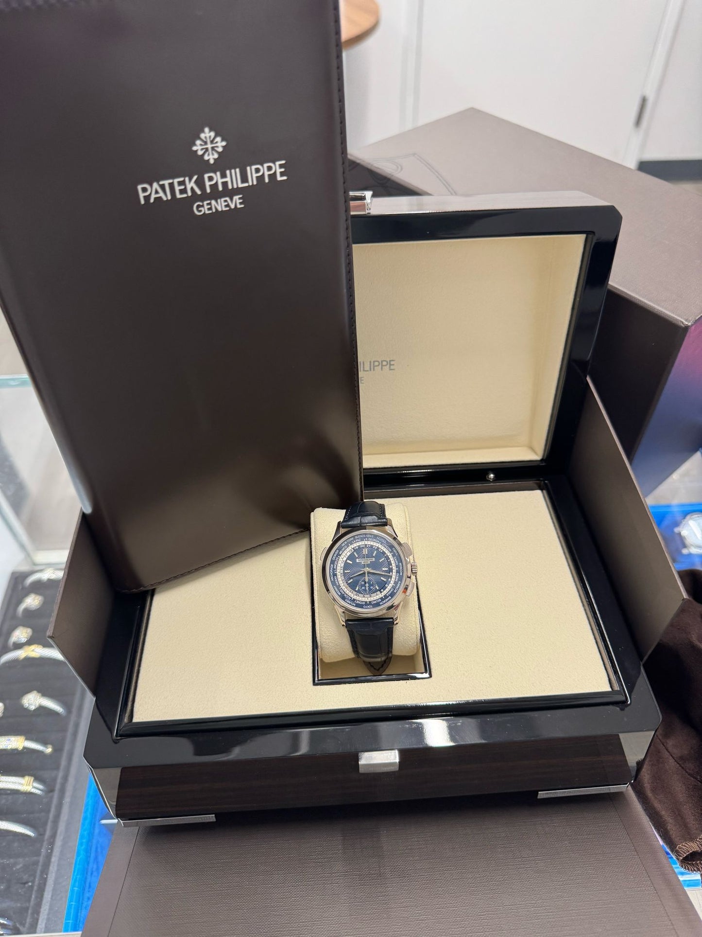 Patek Philippe Complications - Chronograph and World Time - 39.5 MM - White Gold - 5930G-010